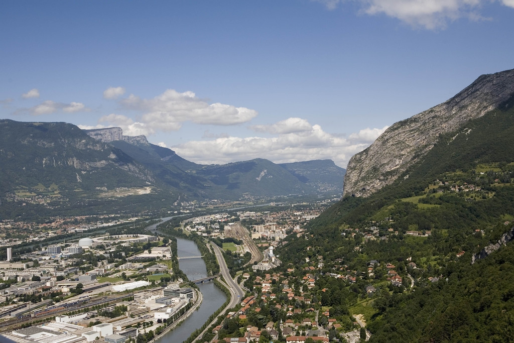 Панорамный вид в Гренобль, Франция. Фото 1 – фотографии Франции