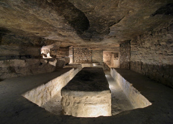 Экскурсия в парижские катакомбы, Франция – фотографии Франции