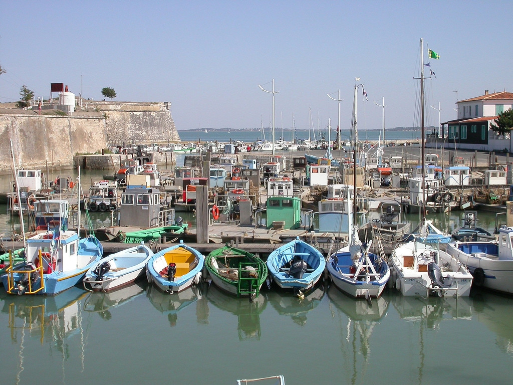 Лодочная станция на острове Олерон, Франция – фотографии Франции