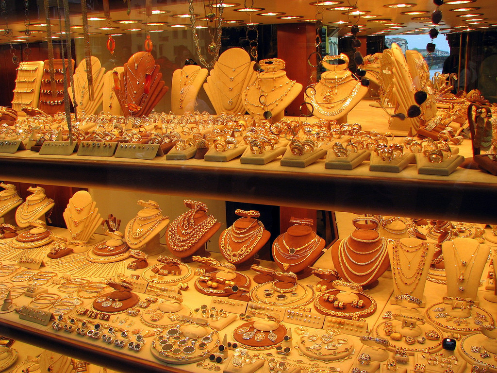 Золото на мосту Понте-Веккьо – фотографии Италии