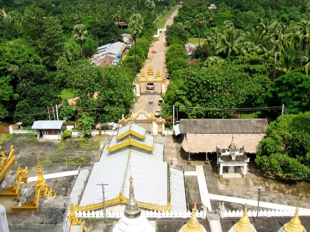 Вид с пагоды Махазеди (Mahazedi Paya) – фотографии Мьянмы