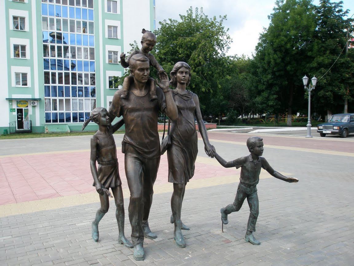 Памятник семье в Саранске, Россия. Фото 2 – фотографии России