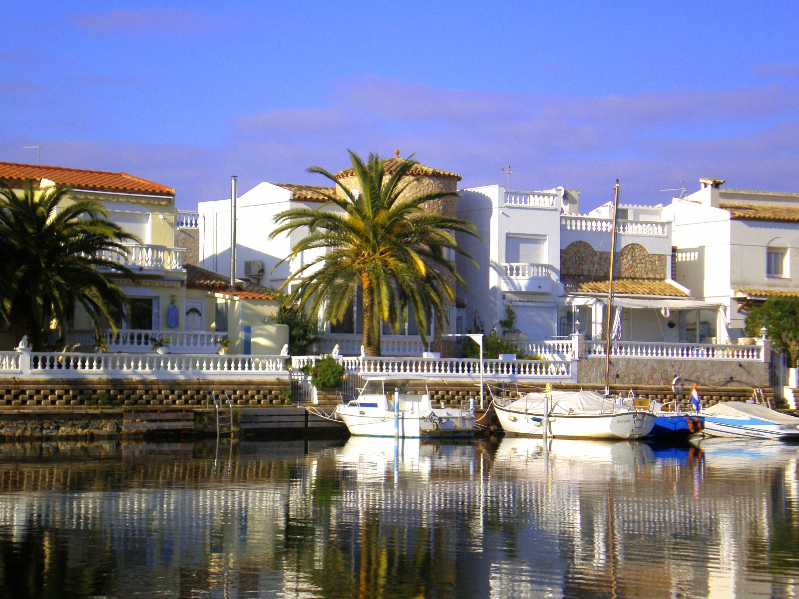 Средиземномрский стиль в архитектуре Эмпуриабравы – фотографии Испании