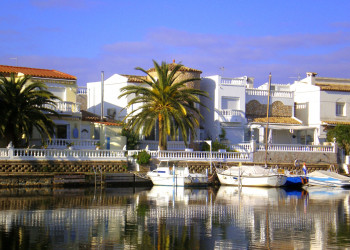 Средиземномрский стиль в архитектуре Эмпуриабравы – фотографии Испании