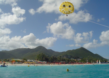 Парасейлинг в Сен-Мартене – фотографии Сен-Мартена