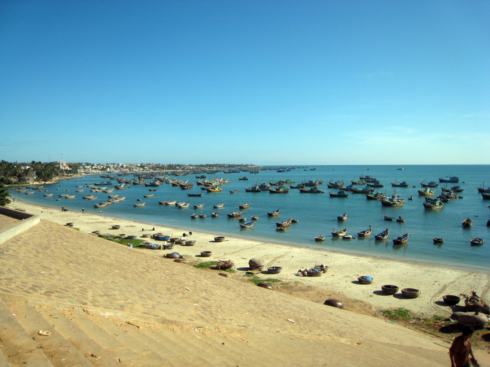 Сотни рыбацких лодок у берега Муйне – фотографии Вьетнама