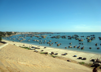 Сотни рыбацких лодок у берега Муйне – фотографии Вьетнама