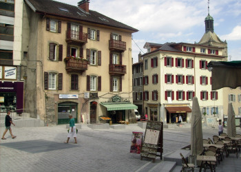 Улица в Эвиан-ле-Бен, Франция – фотографии Франции