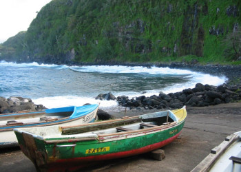 Лодки в районе Сен-Роз (Saint Rose) на острове Реюньон – фотографии Реюньона