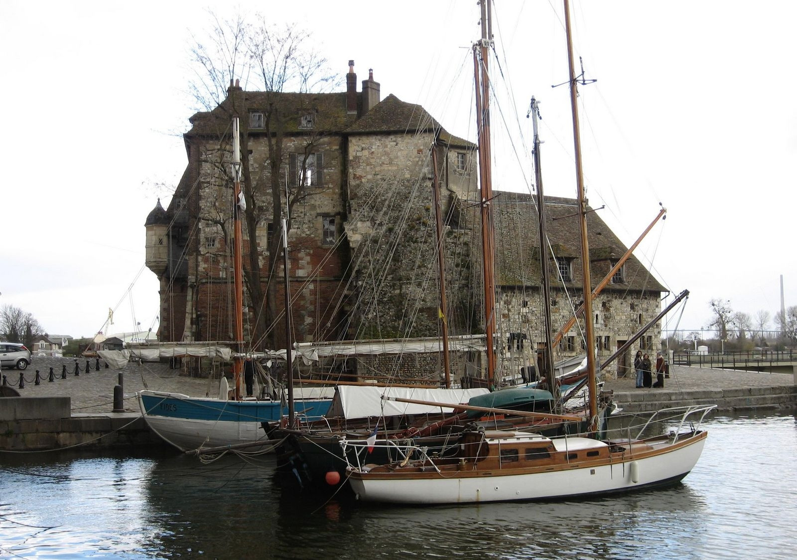 Яхты у причала в Онфлёре, Франция. Фото 2 – фотографии Франции