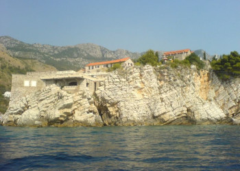 Скала в Святой Стефан, Черногория. Фото 11 – фотографии Черногории