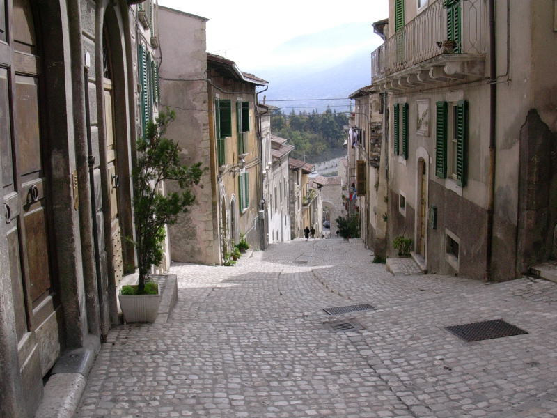 Улицы в Л’Aквила – фотографии Италии