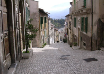 Улицы в Л’Aквила – фотографии Италии