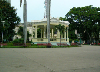 Сквер в Санта-Клара, Куба – фотографии Кубы