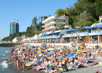 Городской пляж в Сочи – фотографии России