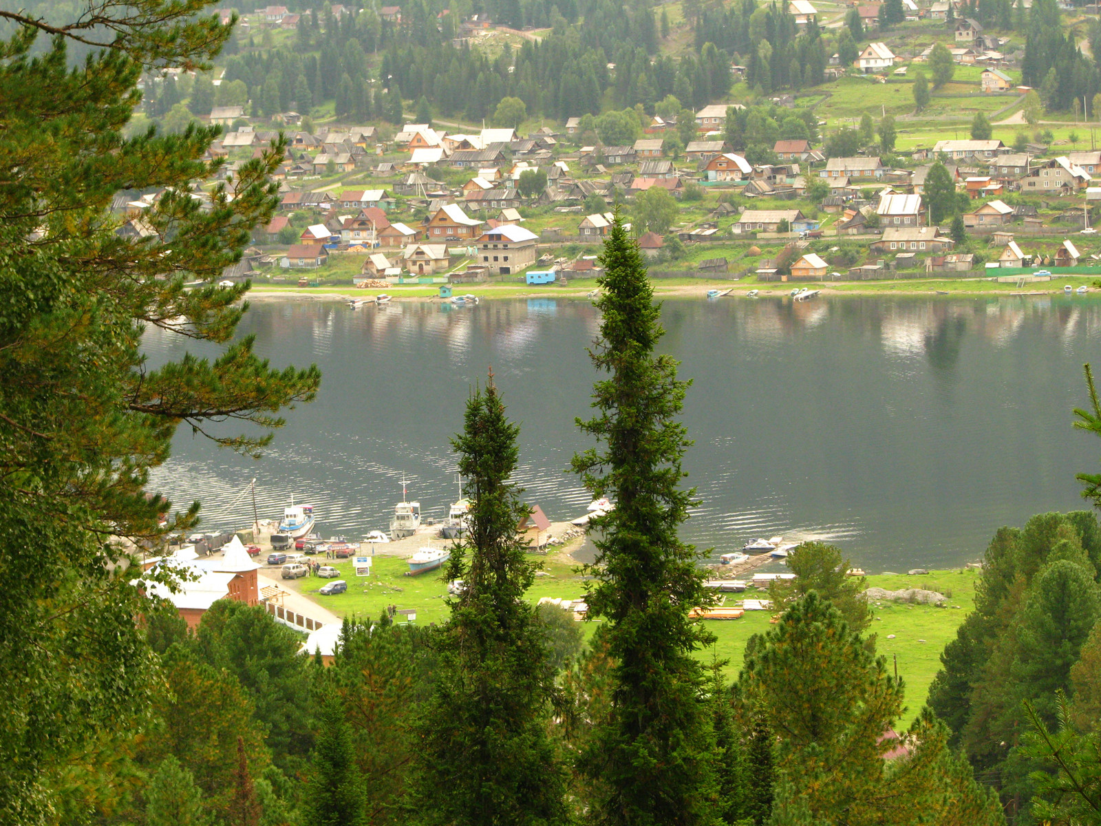 Северная часть Телецкого озера – фотографии России