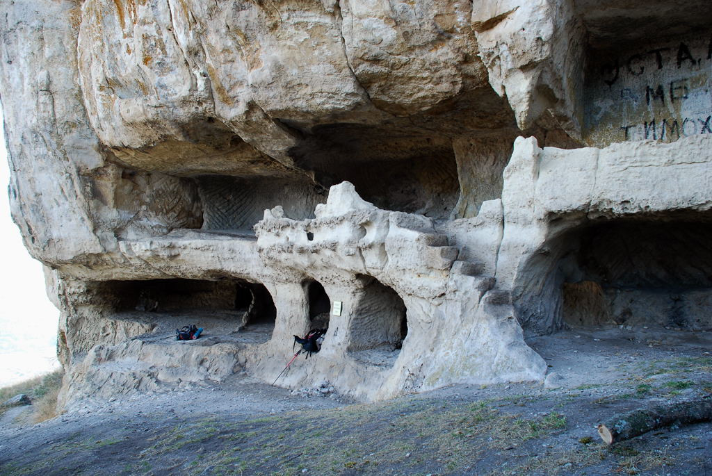 Пещерная крепость Тепе-Кермен в Крыму – фотографии России