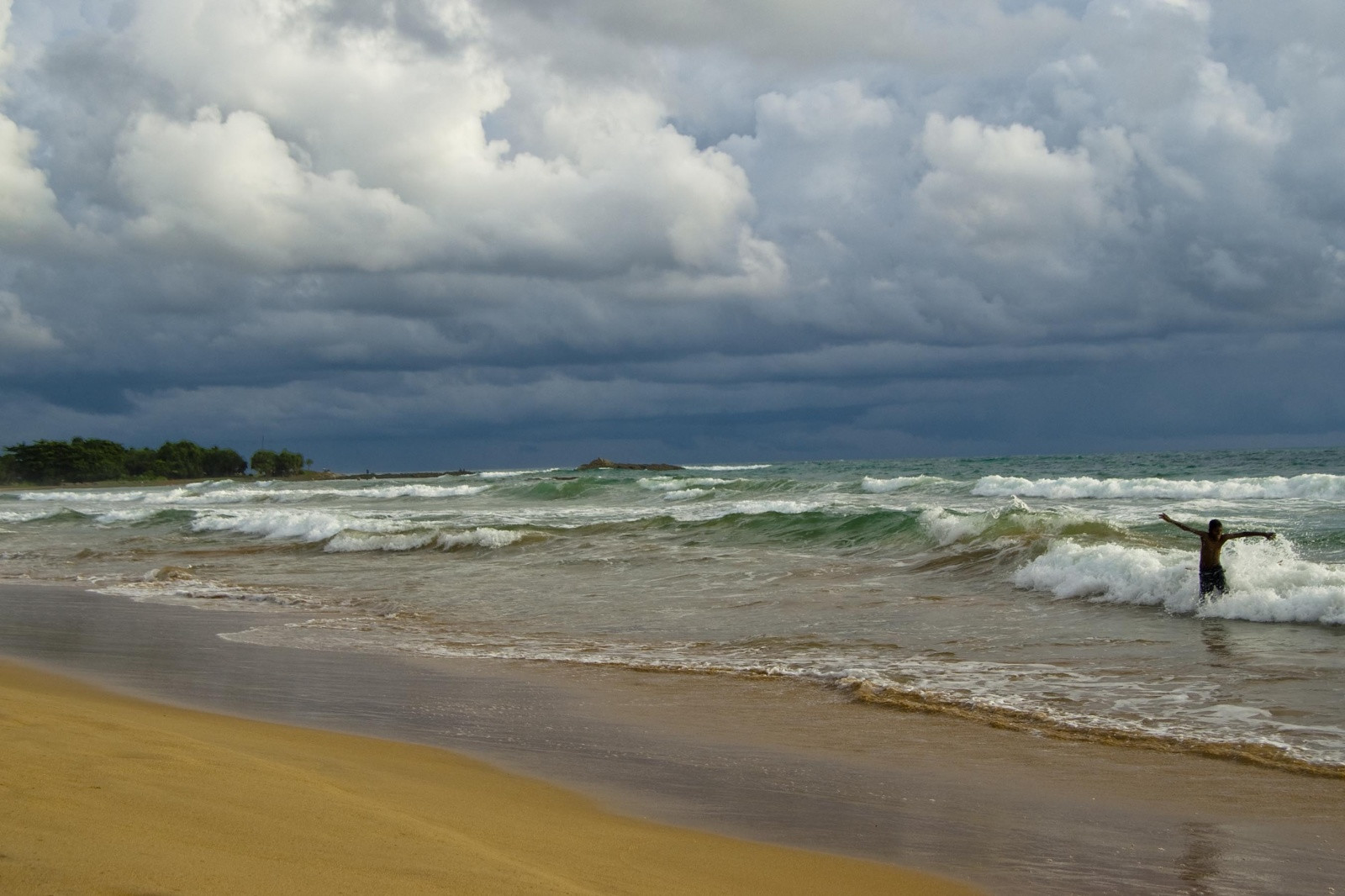 Волны в океане. Бентота (Bentota) – фотографии Шри-Ланки