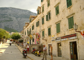 Улица в Макарска, Хорватия – фотографии Хорватии