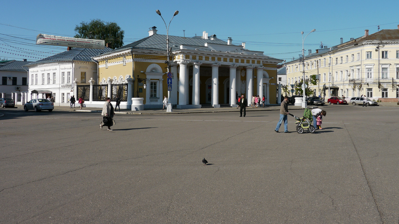 Здание бывшей гауптвахты в Костроме – фотографии России