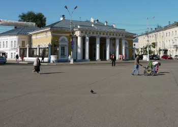 Здание бывшей гауптвахты в Костроме – фотографии России