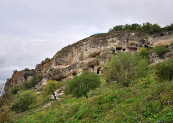 Крепость Чуфут-Кале недалеко от Бахчисарая, Крым. Фото 1 – фотографии России