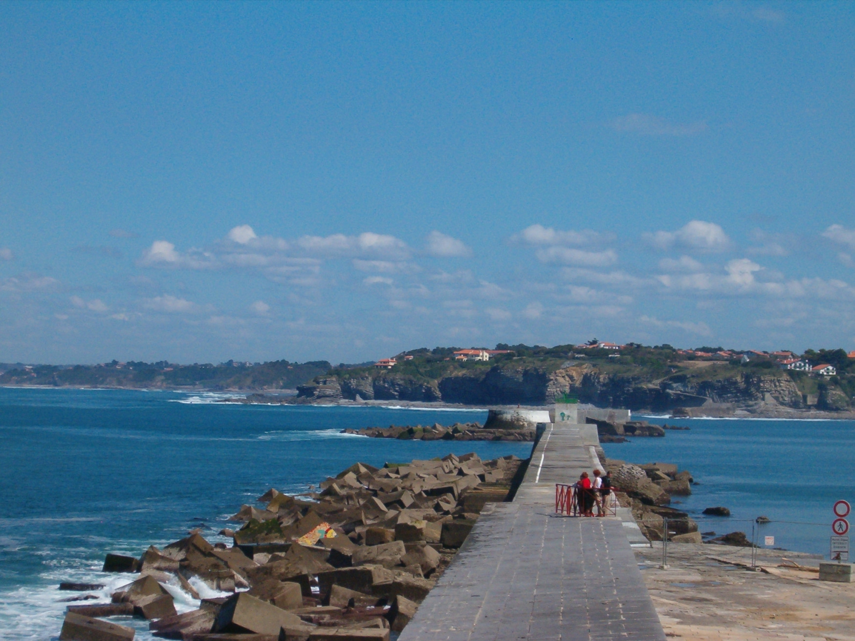 Набережная в Сибуре, Франция. Фото 4 – фотографии Франции