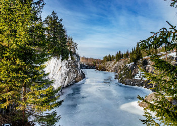 Пещеры Рускеала в Карелии, Россия – фотографии России