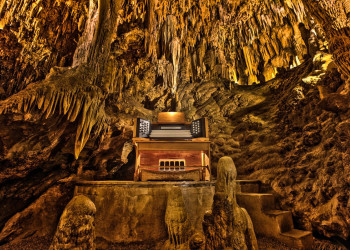 Уникальный сталактитовый орган в Лурейских пещерах, Вирджиния, США – фотографии США