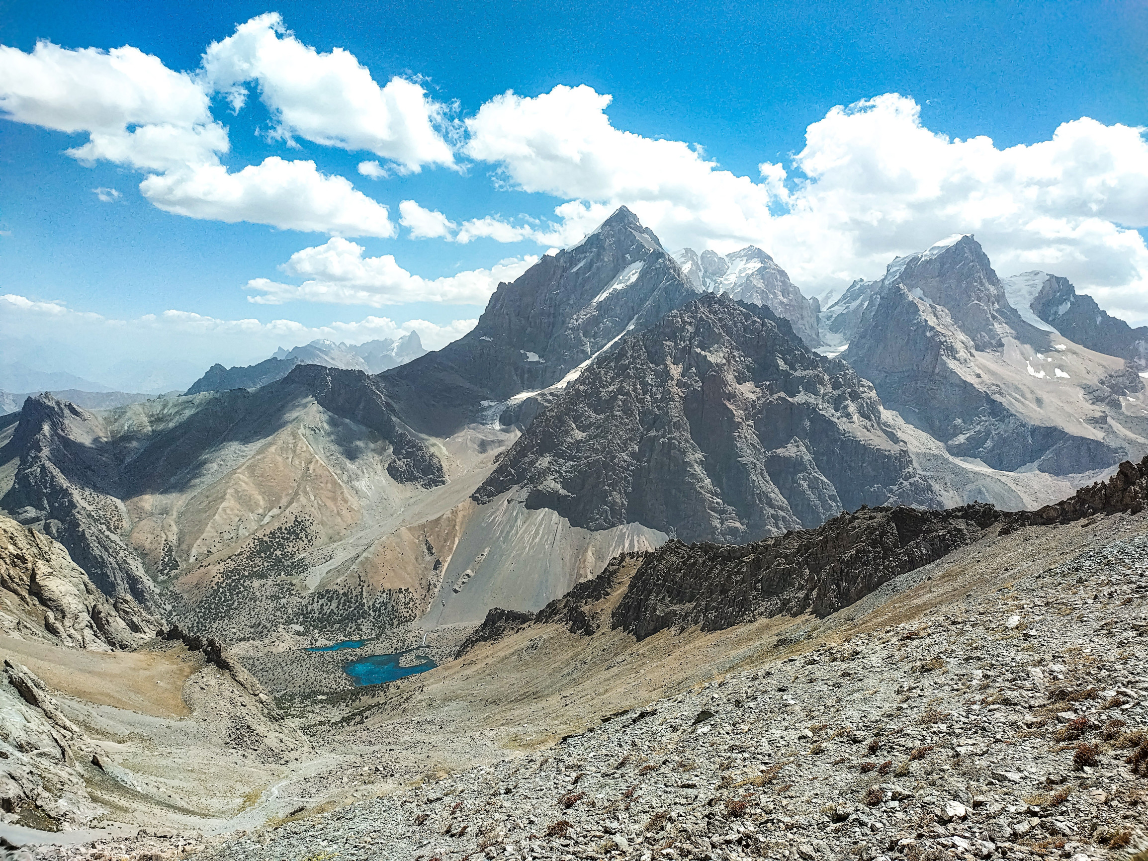озеро Алаудинское с видом на г. Чапдара, г. Политехник – фотографии Таджикистана
