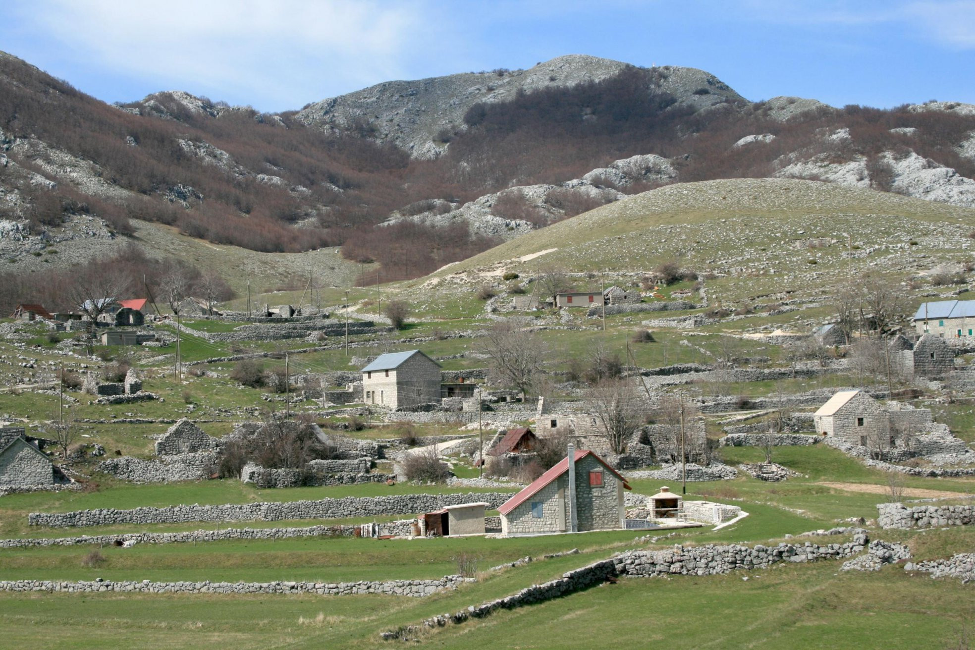 Деревня в Ловчен, Черногория – фотографии Черногории