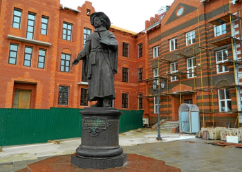 Памятник Рембрандту в Йокар-Оле. Фото 1 – фотографии России