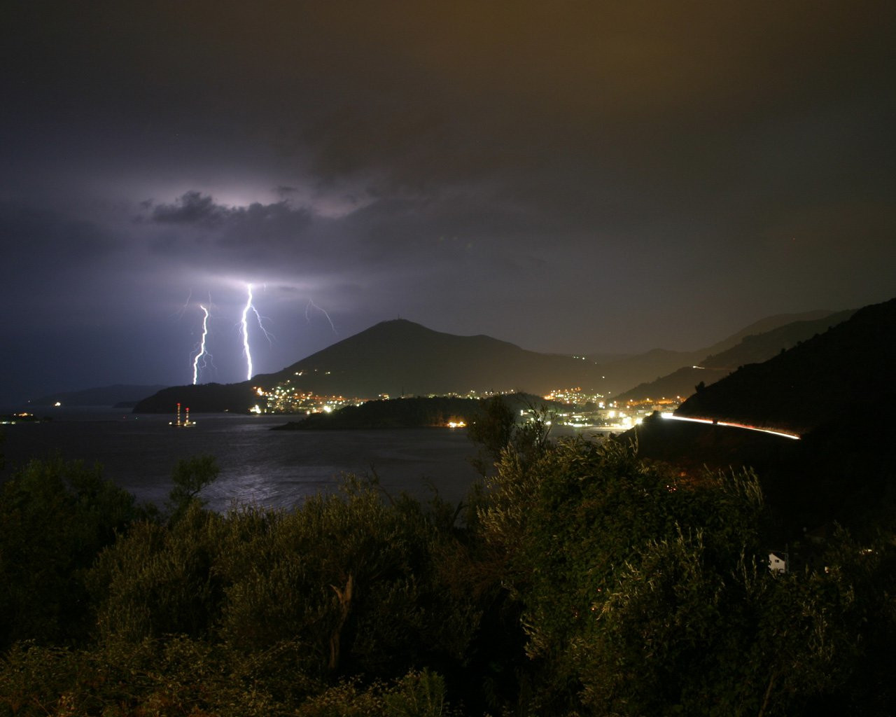 Молния в Будва, Черногория – фотографии Черногории