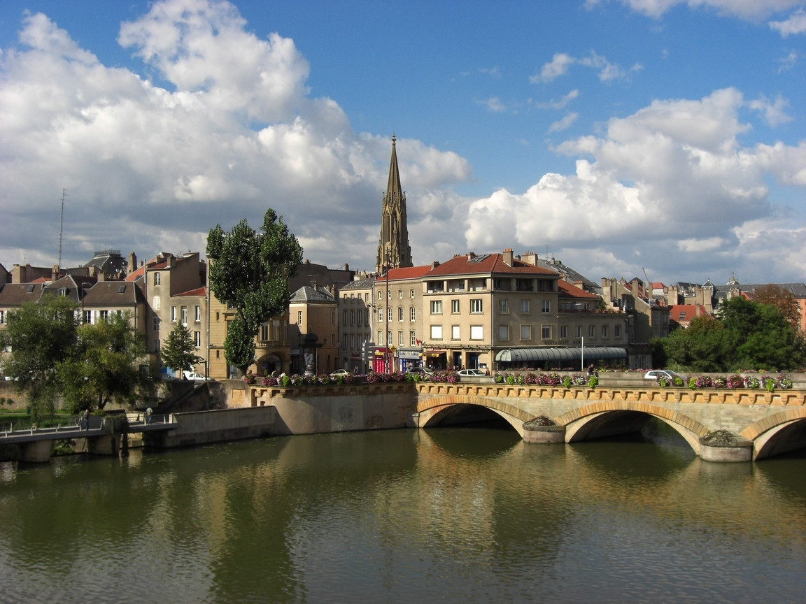 Мост в Мец, Франция – фотографии Франции