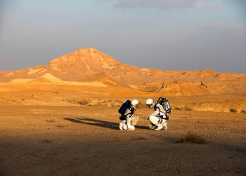 Космонавты в Пустыне Негев, Израиль – фотографии Израиля
