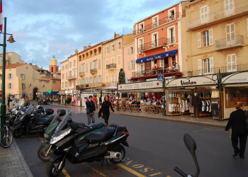 Магазины в Сен-Тропе, Франция – фотографии Франции