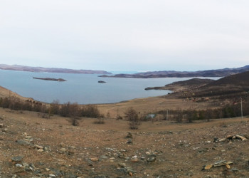 Вид с горы на Малое море в районе турбазы Алтан. Фото 1 – фотографии России