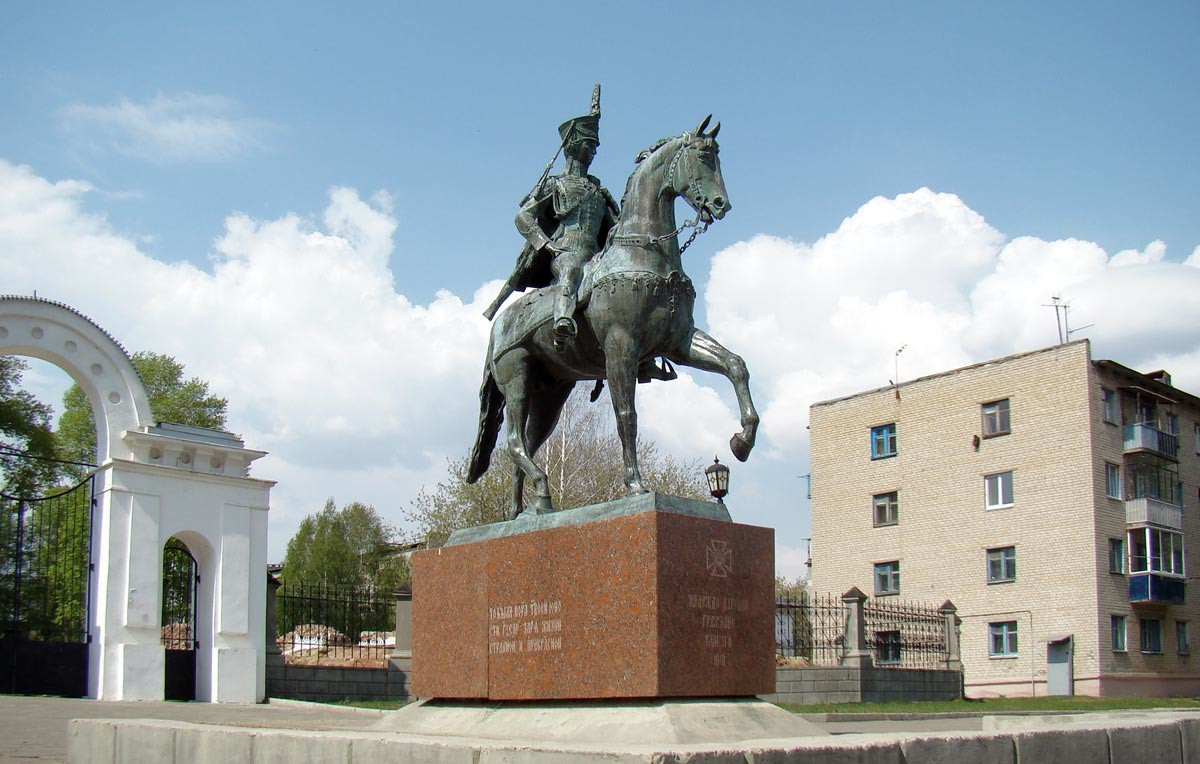 Памятник Надежде Дуровой в Елабуге – фотографии России