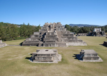 Zaculeu_plaza – фотографии Гватемалы