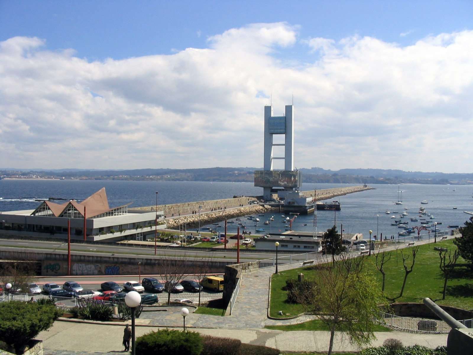 Вид на набережную города Ла-Корунья (La Coruña), Испания – фотографии Испании