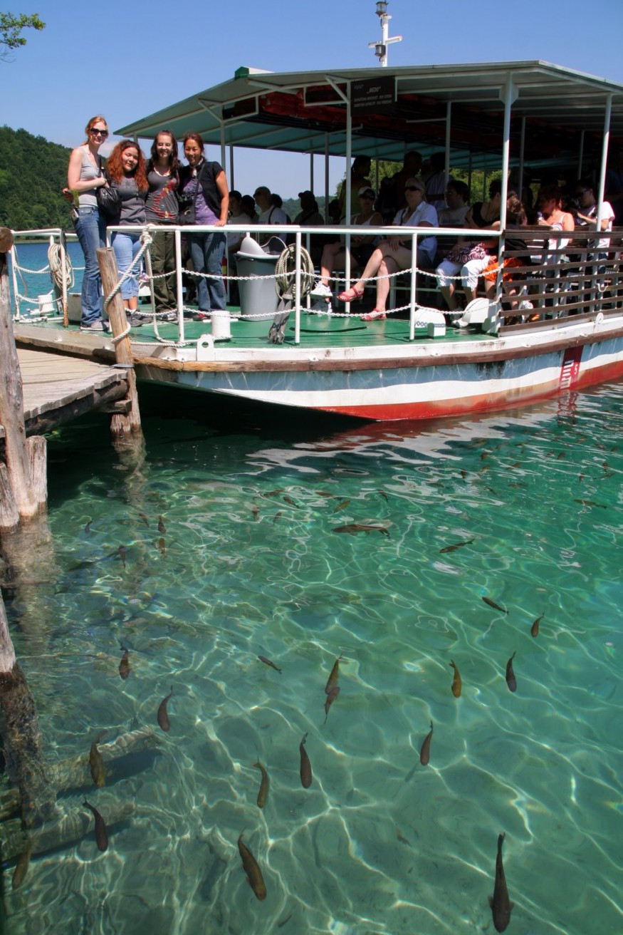 Прогулка на катере по Плитвицкому озеру, Хорватия – фотографии Хорватии