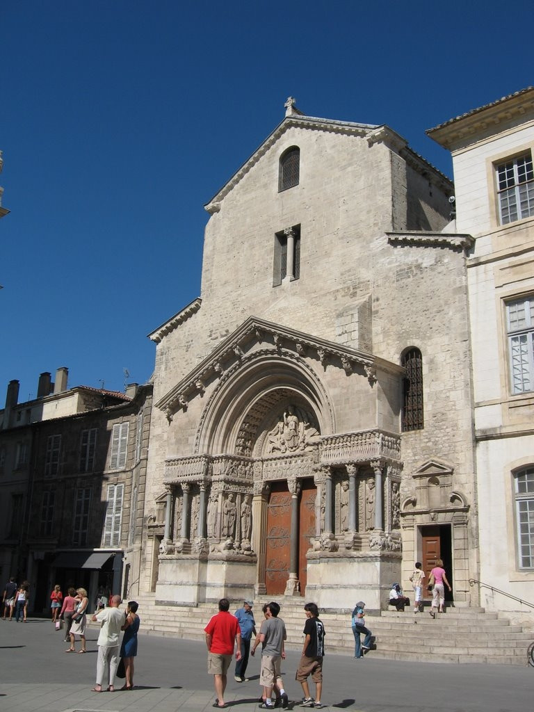 Церковь в Арль, Франция – фотографии Франции
