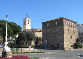 Улица в Сен-Максим, Франция. Фото 1 – фотографии Франции