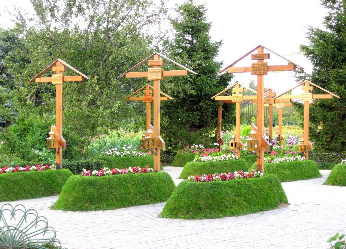 Кладбище в Серафимо-Дивеевком монастыре, Россия – фотографии России