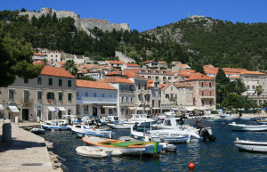Причал в Хвар, Хорватия – фотографии Хорватии