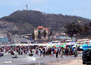 Уйма народу на пляже Вунгтау – фотографии Вьетнама