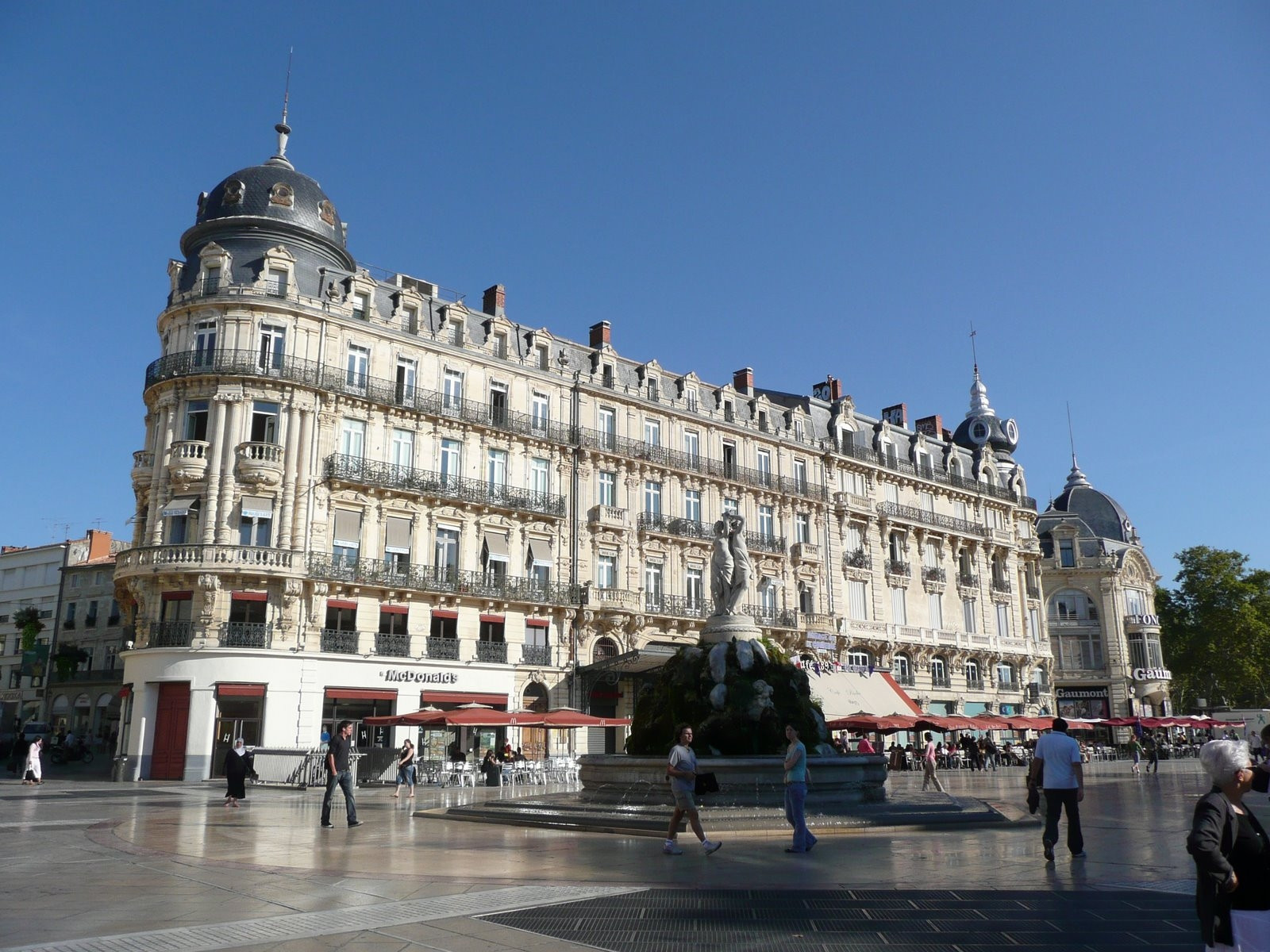 Площадь в Монпелье, Франция – фотографии Франции