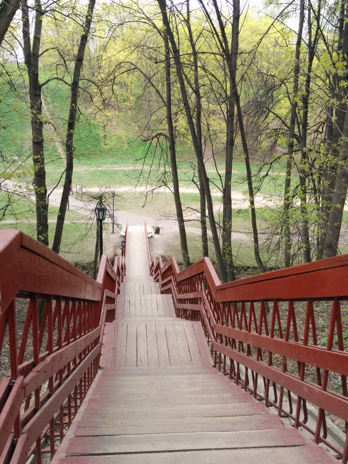 Парк Коломенское, лестница у церкви вниз к набережной – фотографии России