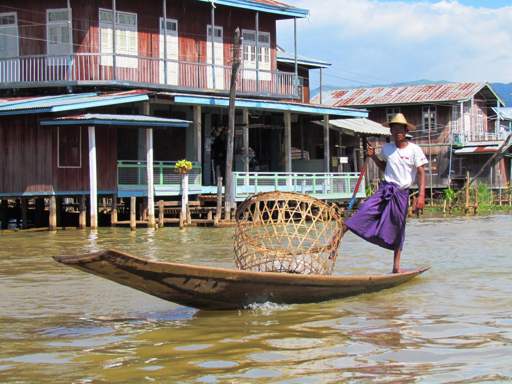 Рыбак со снастями – фотографии Мьянмы