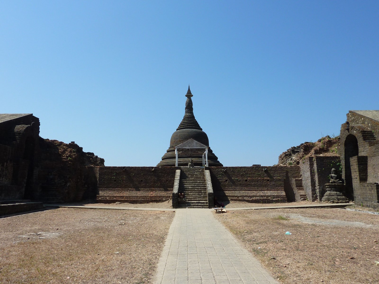 Ступа в храме Коэтаун – фотографии Мьянмы